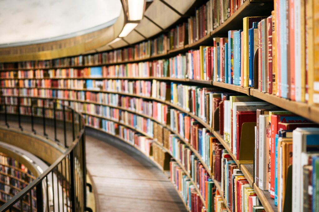 Unsplash – Bookshelves – resized